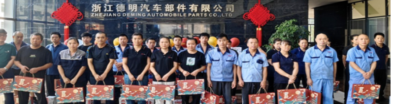 月到中秋分外明，人到中秋情更濃